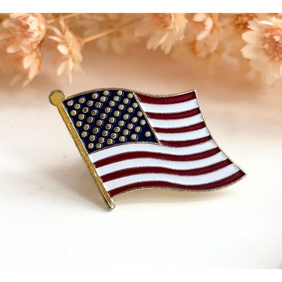 American Flag Vintage Gold Toned Enameled 4th of July | American Pride Lapel Pin - Picture 1 of 9